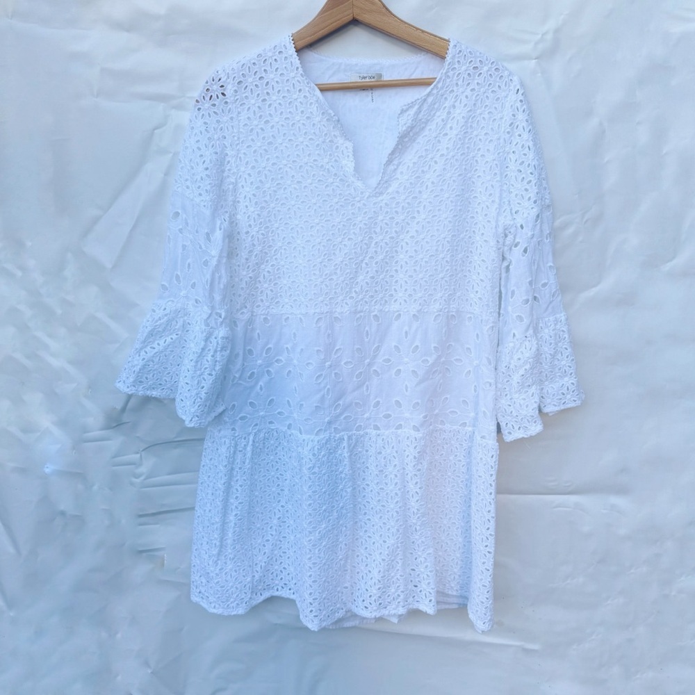 Tyler boe // white lace, eyelet tiered mini dress size small CM